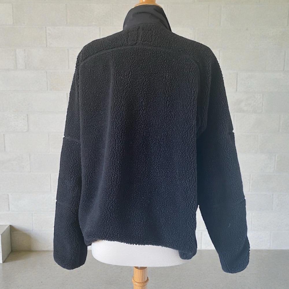 Women’s Banana Republic Black Fleece Jacket - Picture 3 of 4
